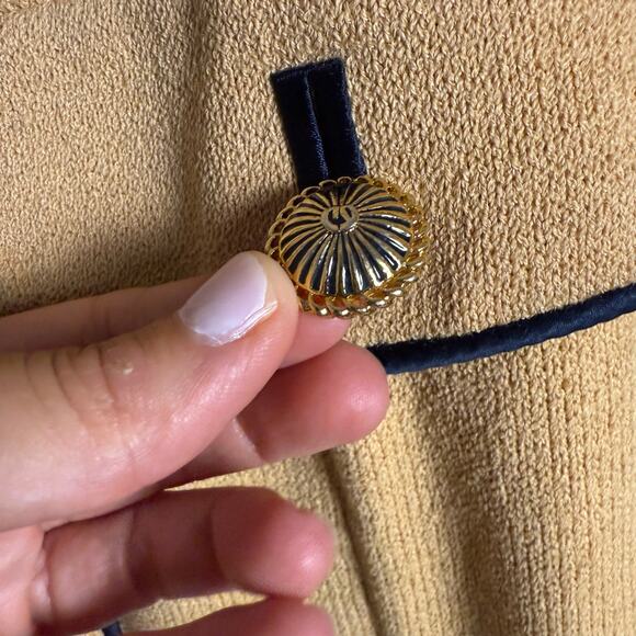 St. John Camel Tan Knit Button Front Office Suit Blazer Jacket Size 6 - Picture 11 of 12